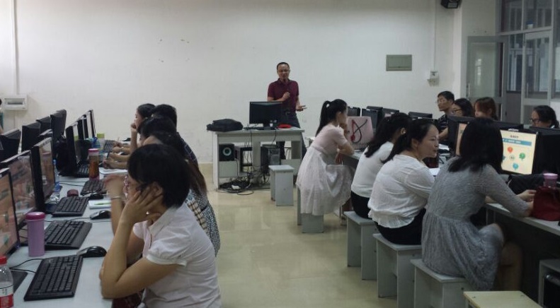 8月24日，通识教育学院举行“微课制作与云课堂平台使用”技能培训（通识教育学院__牛佳子摄影）.jpg