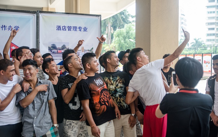 看这！我们在海职院啦?。ㄍ际楣?梁平摄影）.jpg
