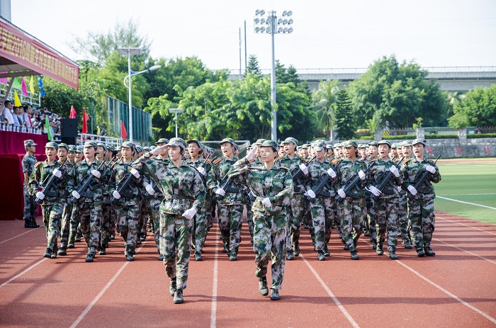 9月14日，分列式表演（图书馆 梁平摄影）.jpg