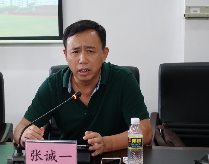 10月24日，总督学张诚一做近期申本工作安排（党委宣传部 邱丹丹摄影）.jpg