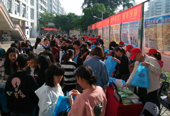 预防艾滋病宣传活动现?。ê笄诒Ｎ来μ峁?jpg