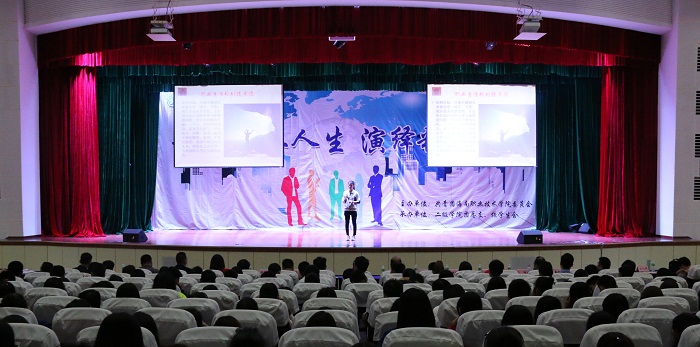 12月6日，第三届大学生职业生涯规划大赛现?。êＶ凹钦咄?黄炳蔚摄影）.JPG
