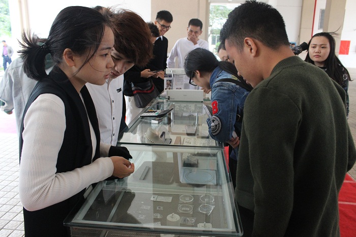 珠宝展销活动现?。ㄒ帐跹г禾峁?JPG