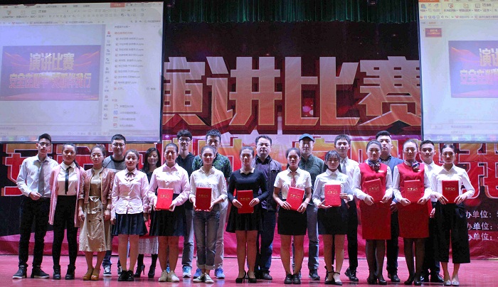 出席比赛的领导、评委、老师及全体参赛选手的合影（海职青年记者团 林诗杰摄影）.jpg