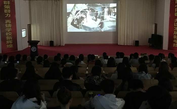 “禁毒防艾”主题教育电影专场放映活动现?。ㄑぷ鞔?朱泽东摄影）.jpg