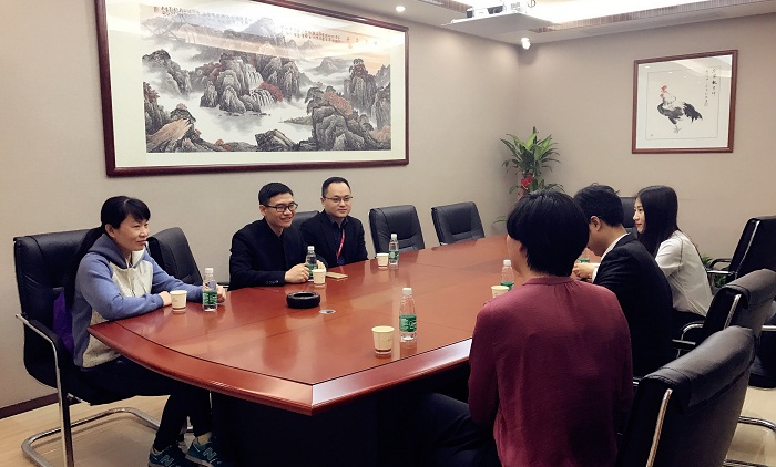 王晓梅、何志方与深圳周六福珠宝公司相关负责人座谈（艺术学院提供）.jpg