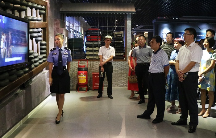 我校反腐倡廉警示教育活动现?。ǖ澄?袁媛摄影）.jpg