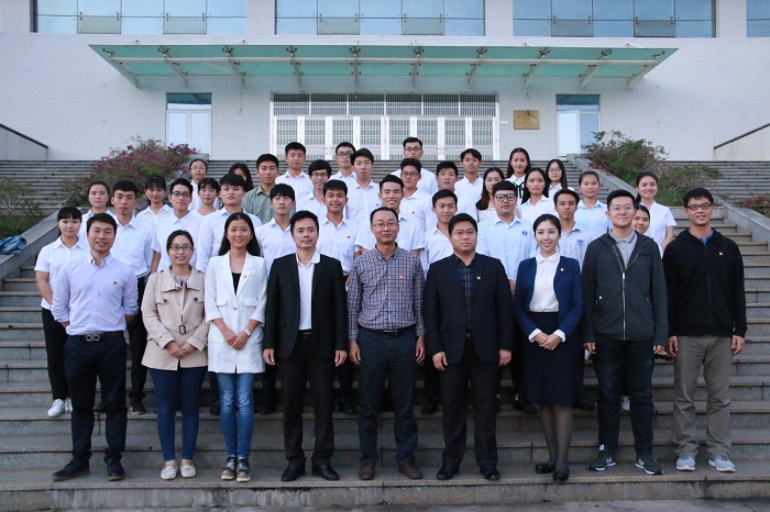 两校团干部、学生代表合影留念（海职青年记者团_黎加奎_摄影）.JPG