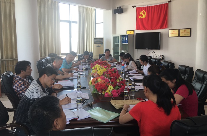 工信学院党总支十九大精神专题理论学习现?。üば叛г汗┩迹?jpg