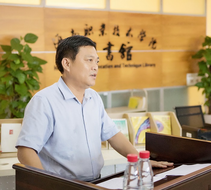 王承庆在仪式上讲话（图书馆 梁平摄影）.jpg